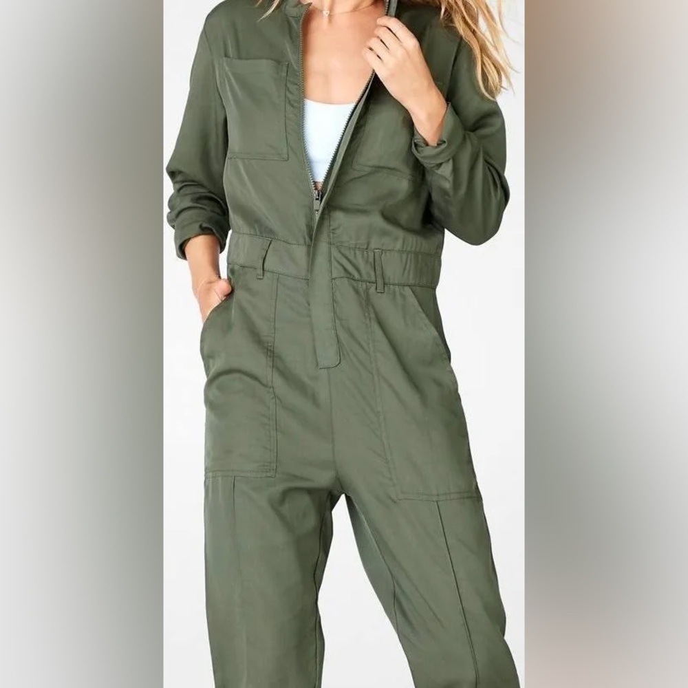Fabletics Women's Olive Jumpsuit giving Flight Suit style, Large, Brand New